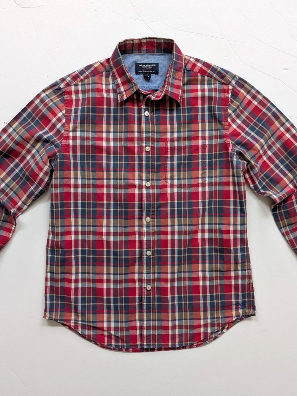 American Eagle Men's M Button down long sleeve Shirt Athletic Fit Red Plaid